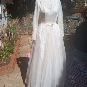 Vintage Wedding Dress size Small.